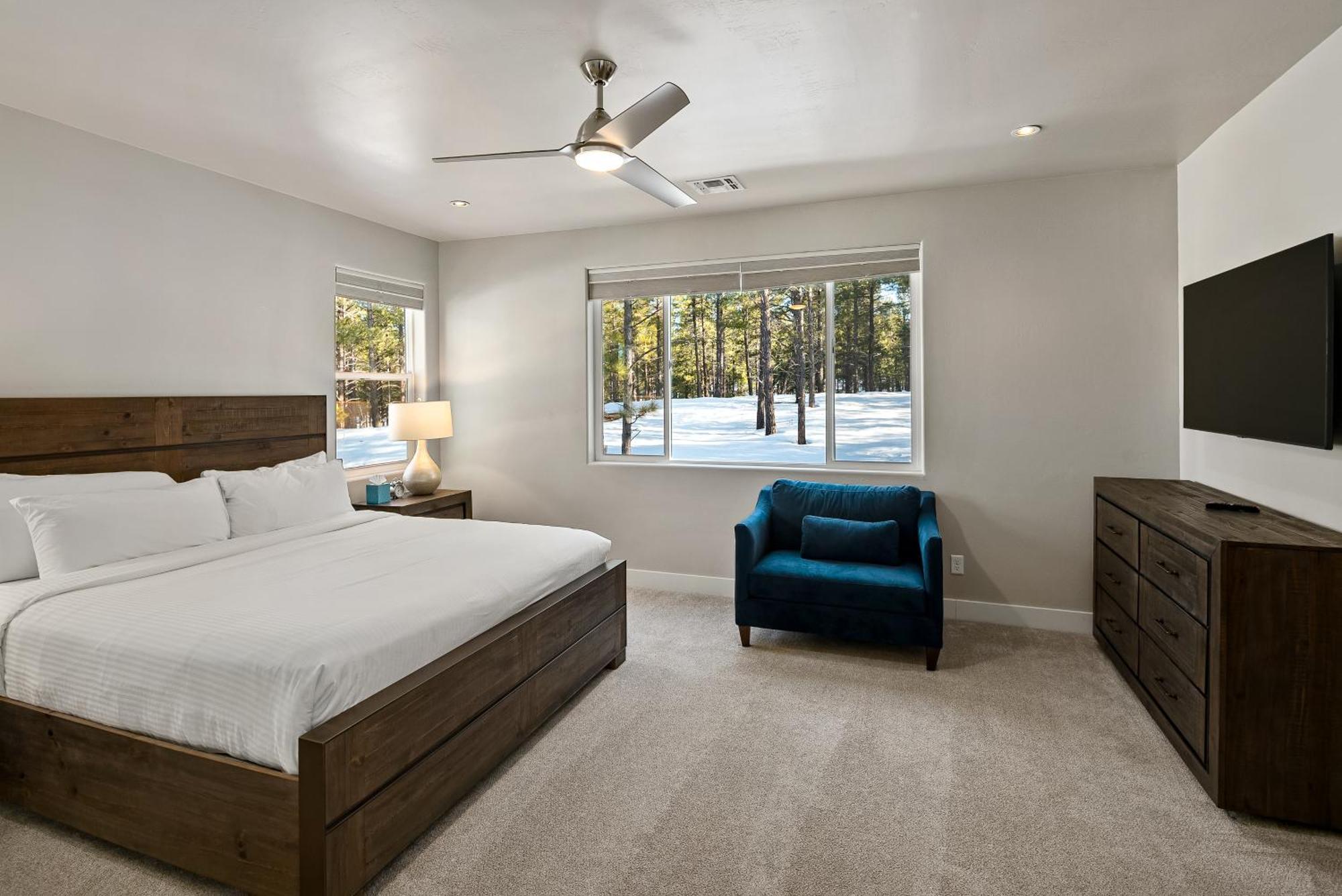 Villa Pinnacle Pines Forest Views Modern With Ev Charger Direct Trail Access *